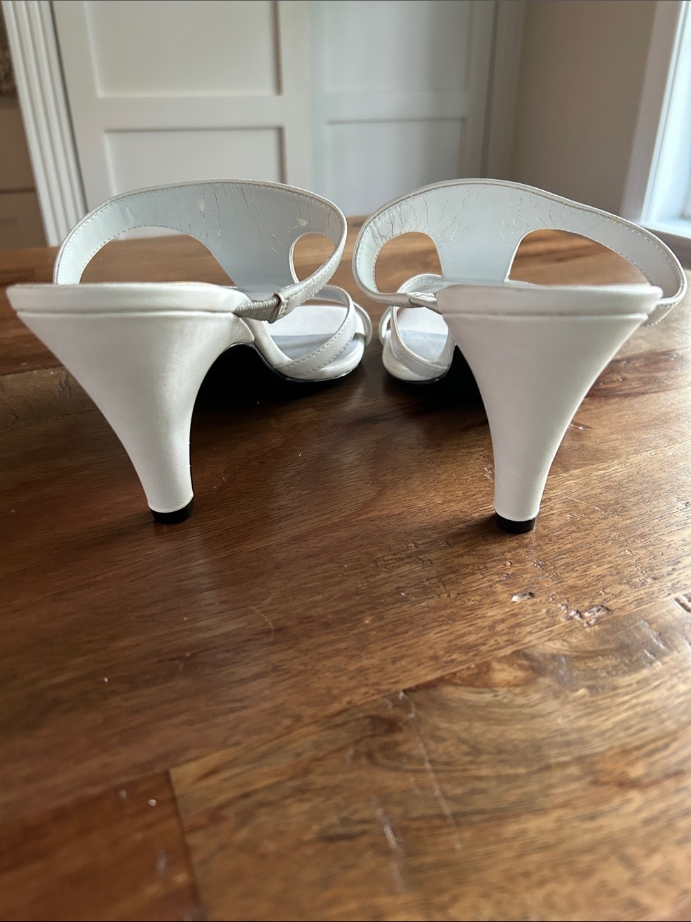 New Kelly & Katie White Bareback Sandal Pumps, 10 M - Picture 7 of 8
